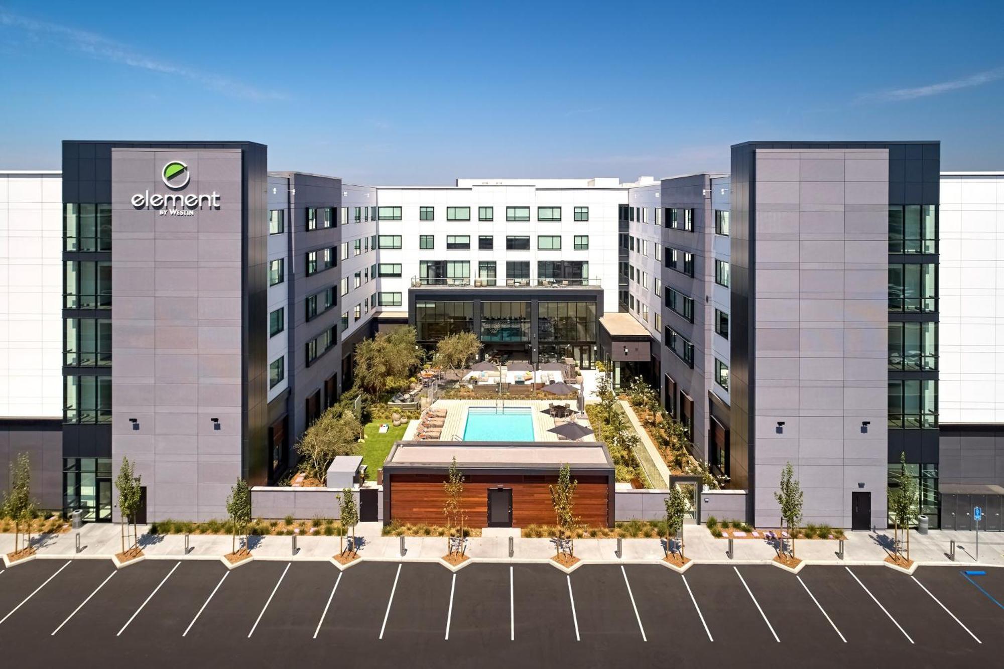 Element Hotel 3*